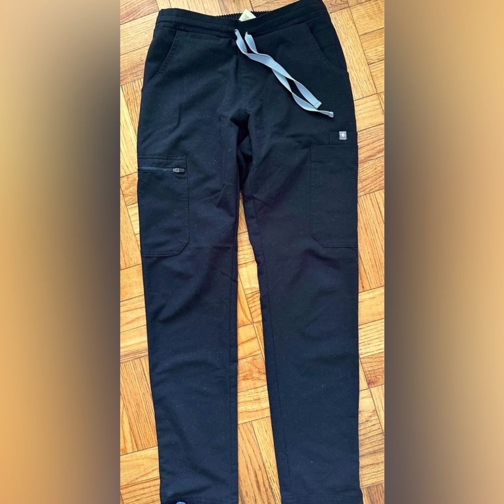 FIGS Yola skinny scrub pants (BLACK COLOR)